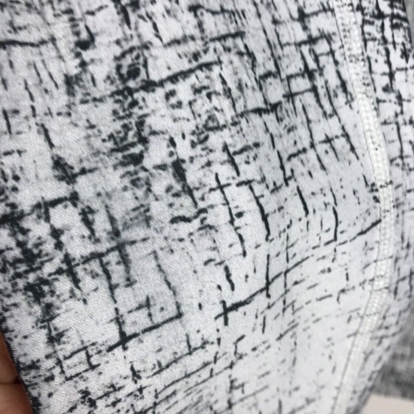 Alo Leggings White Black Crinkle Airlift Tech Lift - Picture 3 of 7